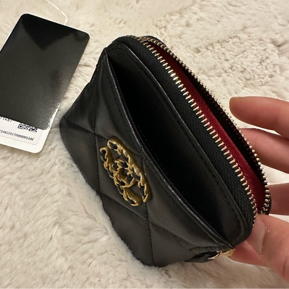 ✨ CHANEL 19 ZIPPED COIN WALLET ✨ - Picture 2 of 7